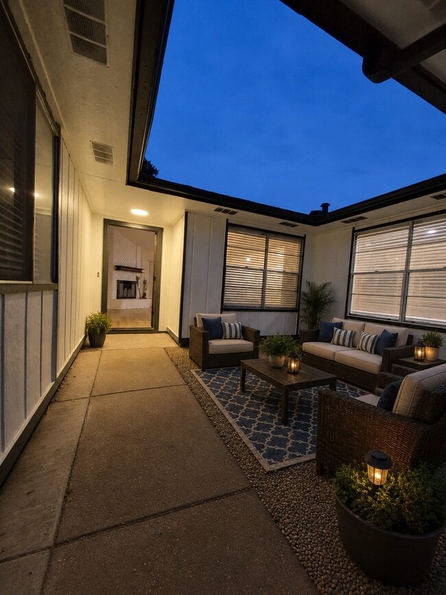 Building Photo - 3402 Cascadia Dr