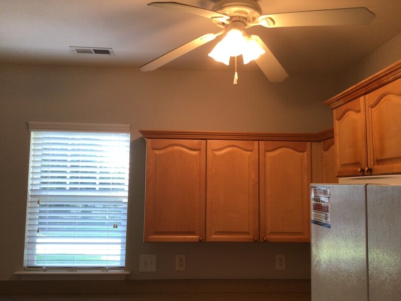 Building Photo - 4003 Semmes Ln