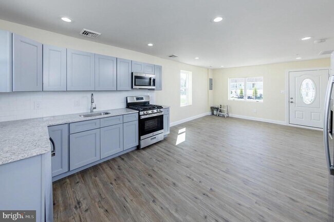 Building Photo - 311 Pine St