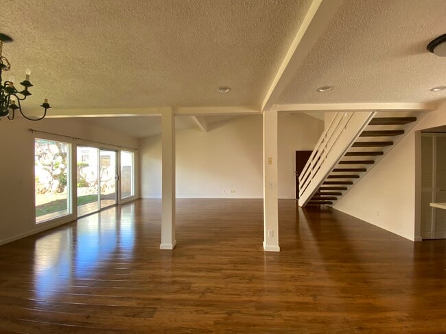 Building Photo - 95-696-696 Makaiolani St