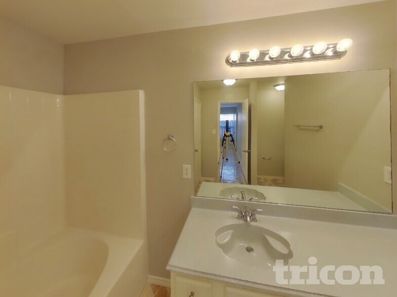 Building Photo - 7112 Avington Way