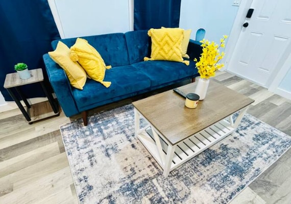 Building Photo - 735 E University Ave