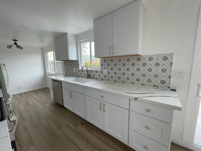 Building Photo - 121 Huntington Pl