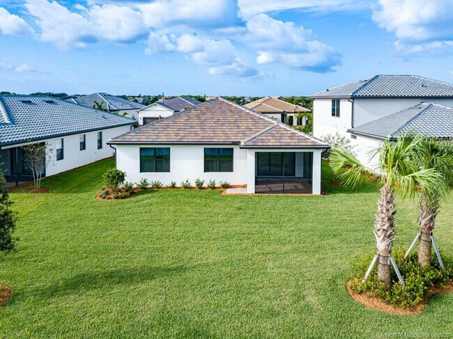 Building Photo - 861 SE Courances Dr