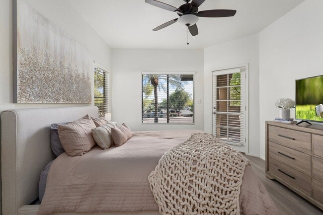 Building Photo - Scottsdale Condo!