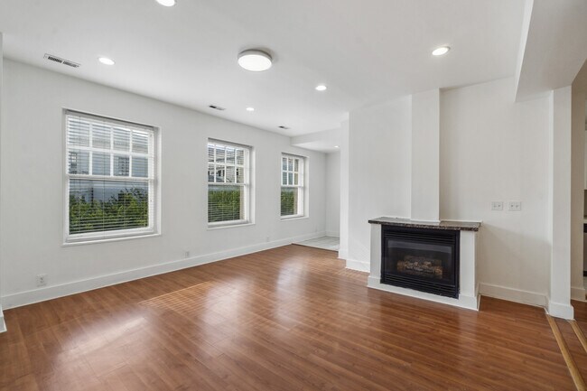 Building Photo - 407 N Charles St