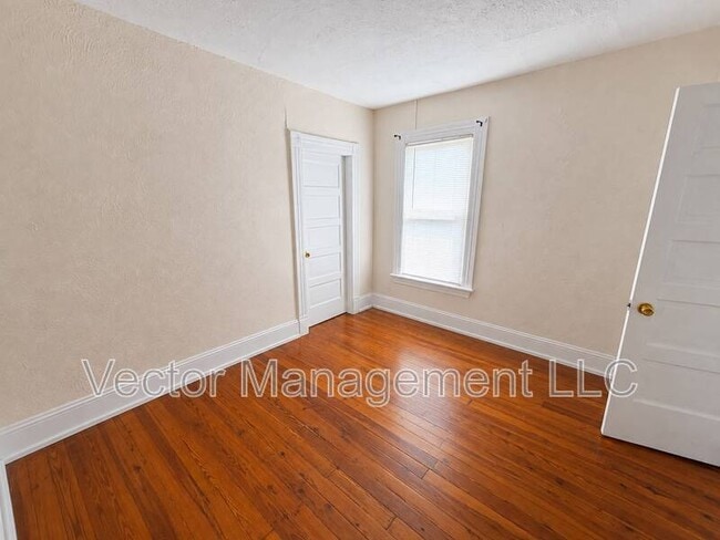 Building Photo - 116 Rennell St
