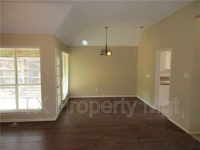 Building Photo - 4904 Arborgate Dr