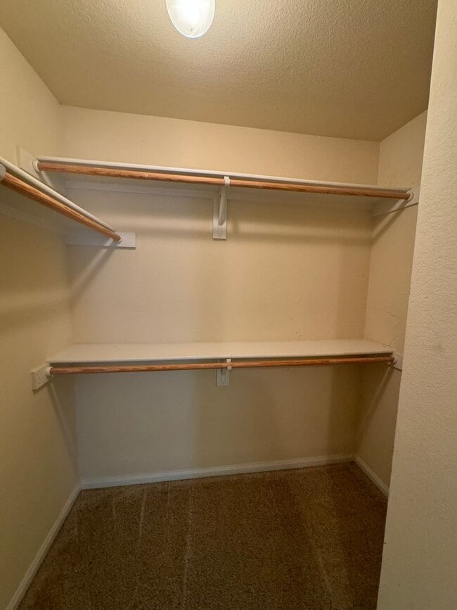 Building Photo - Beautiful 2 Story 4 Bdrm 2.5 Bath With a Loft