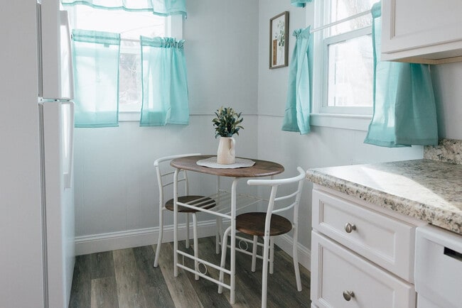 Building Photo - 905 Hill St