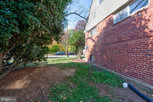 Building Photo - 495 N Pickett St