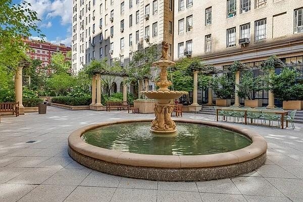 Building Photo - 333 W 56th St