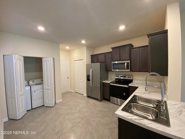 Building Photo - 9589 Mira Loma Dr