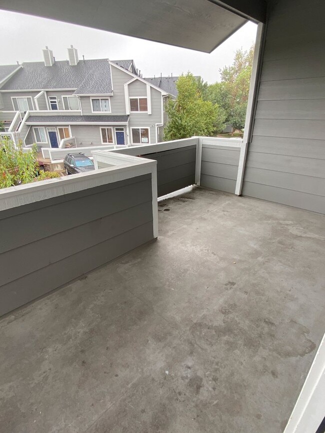 Building Photo - 2nd floor - 2 Bedroom, 2 Bath with garage ...