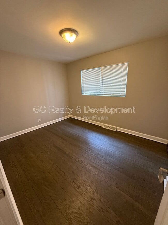 Building Photo - 9110 S Essex Ave