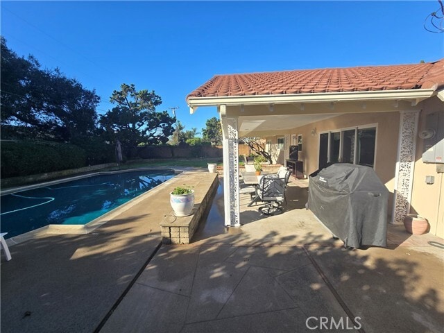 Building Photo - 564 E Fellows Dr