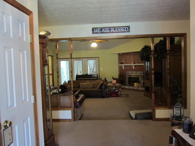 Building Photo - 113 Runaway Ln