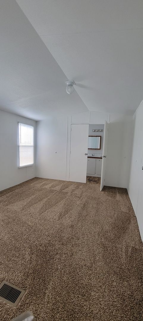 Building Photo - Ready to Move in