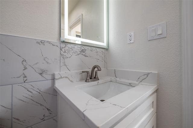 Building Photo - 3743 Canada Dr