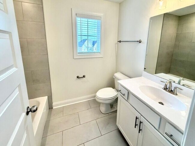 Building Photo - Now Leasing a spacious 5-bedroom 3 bath home in Olive Branch @ Southbranch.