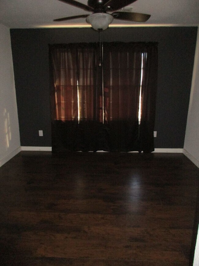 Building Photo - Beautiful 4/3 House for Rent in Lampasas, TX