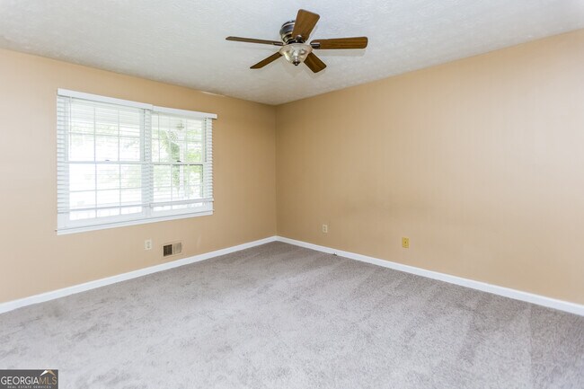 Building Photo - 5851 Taylor Creek Dr