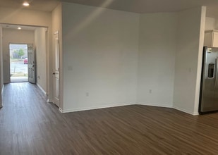 Building Photo - 146 Grissom Dr