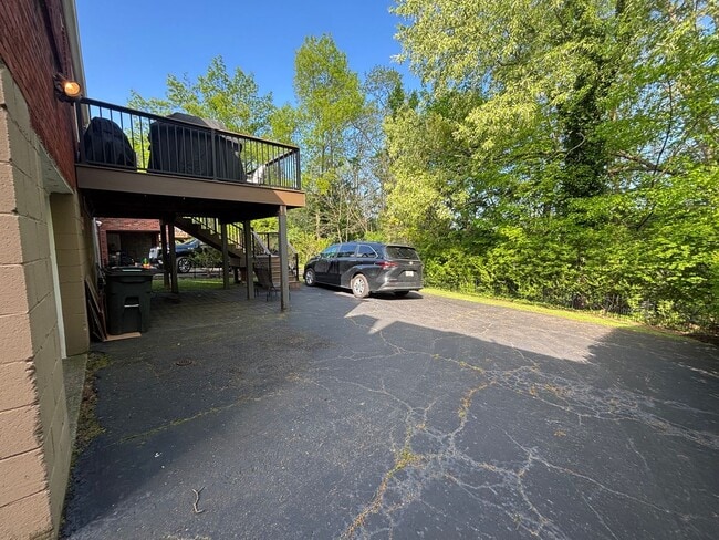 Building Photo - Beautiful 4 Bedroom Home In Mt. Lebanon!