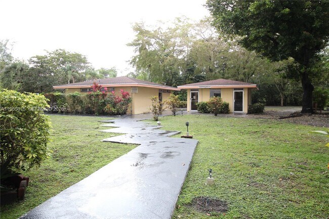 Building Photo - 17890 W Dixie Hwy