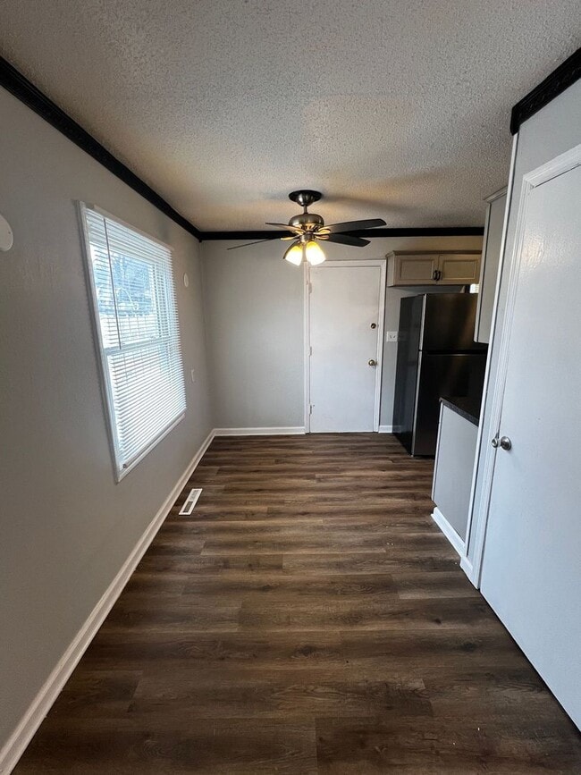 Building Photo - Freshly Painted 2-Bedroom with Refinished Hardwood Floors