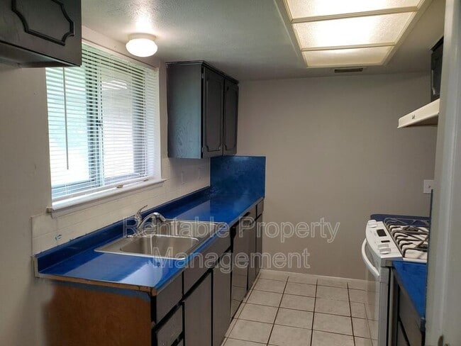 Building Photo - 3017 Abston Dr