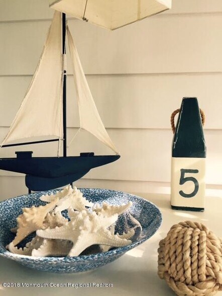 Building Photo - 5 Ripley Ln