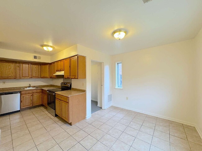 Building Photo - Charming & Modern Annandale Retreat on Conwell Dr