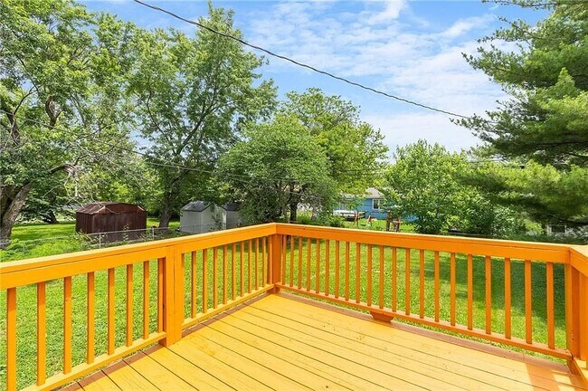 Building Photo - 804 S Montclaire Dr