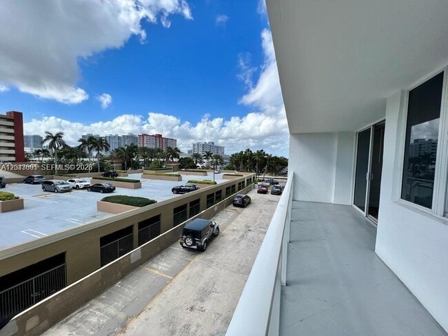 Building Photo - 2030 S Ocean Dr