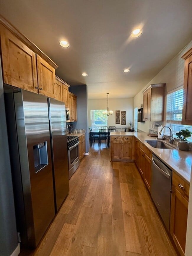 Building Photo - Spacious 3-Bedroom Home with Bonus Room in...
