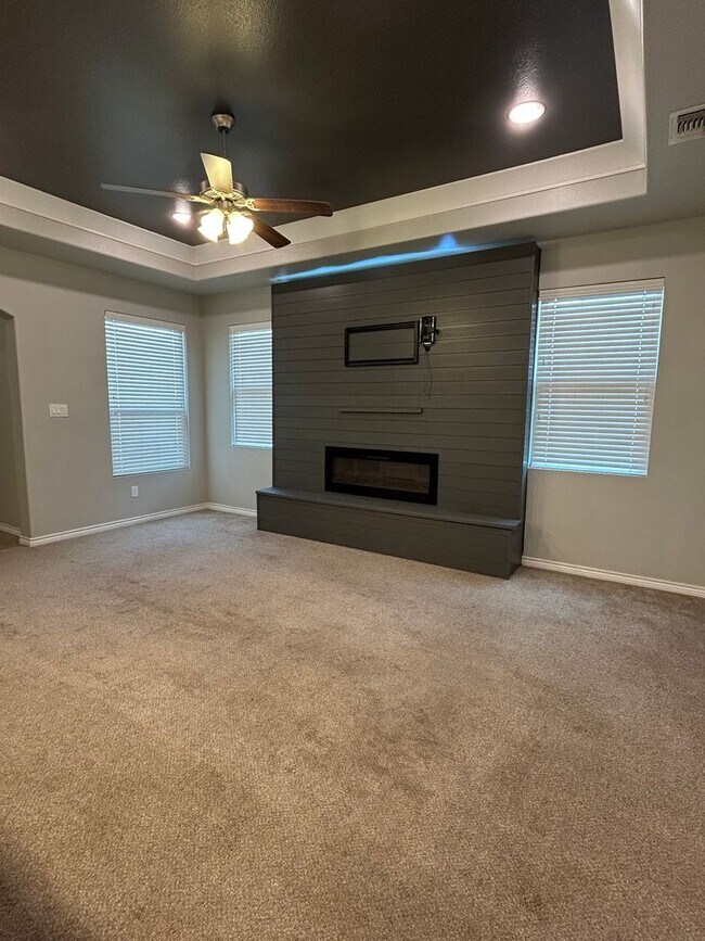 Building Photo - Beautiful Home is Desert Ridge