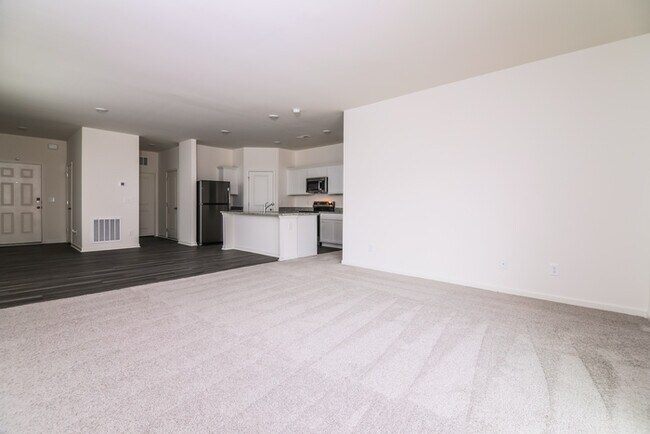 Building Photo - Fantastic 4bd/3ba home! Coming soon!