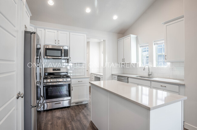 Building Photo - 6459 W Arranmore Dr