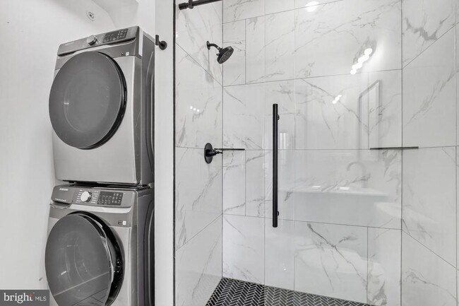 Building Photo - 2333 E York St