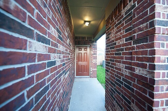 Building Photo - 18519 Each Elm Way