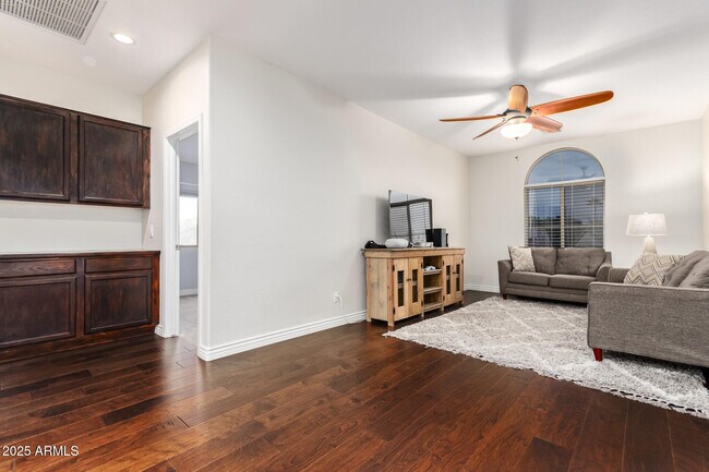 Building Photo - 1143 W Chilton Ave