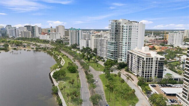 Building Photo - 707 S Gulfstream Ave