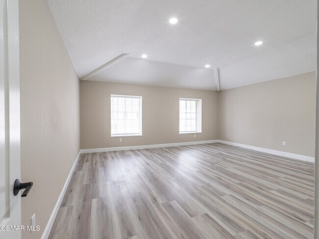 Building Photo - 382 Rockedge Dr