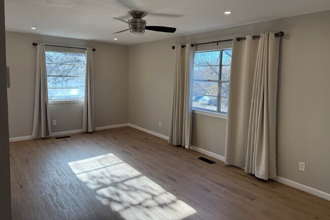 Building Photo - 149 Ruth St