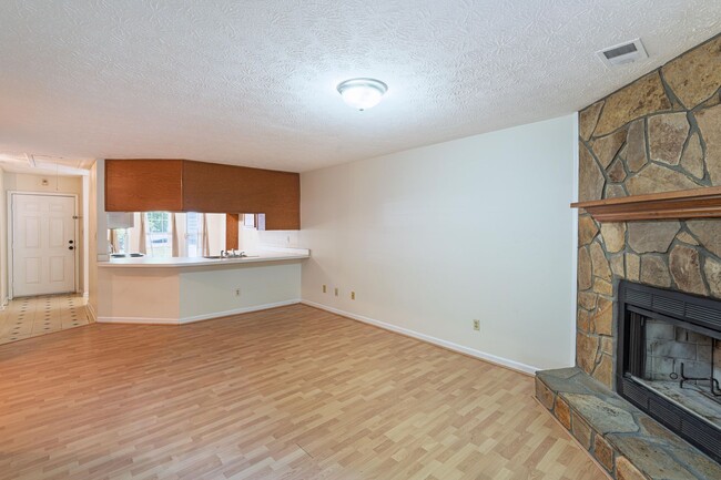 Building Photo - Updated 2BR Townhome Near Clayton State with Fenced Yard