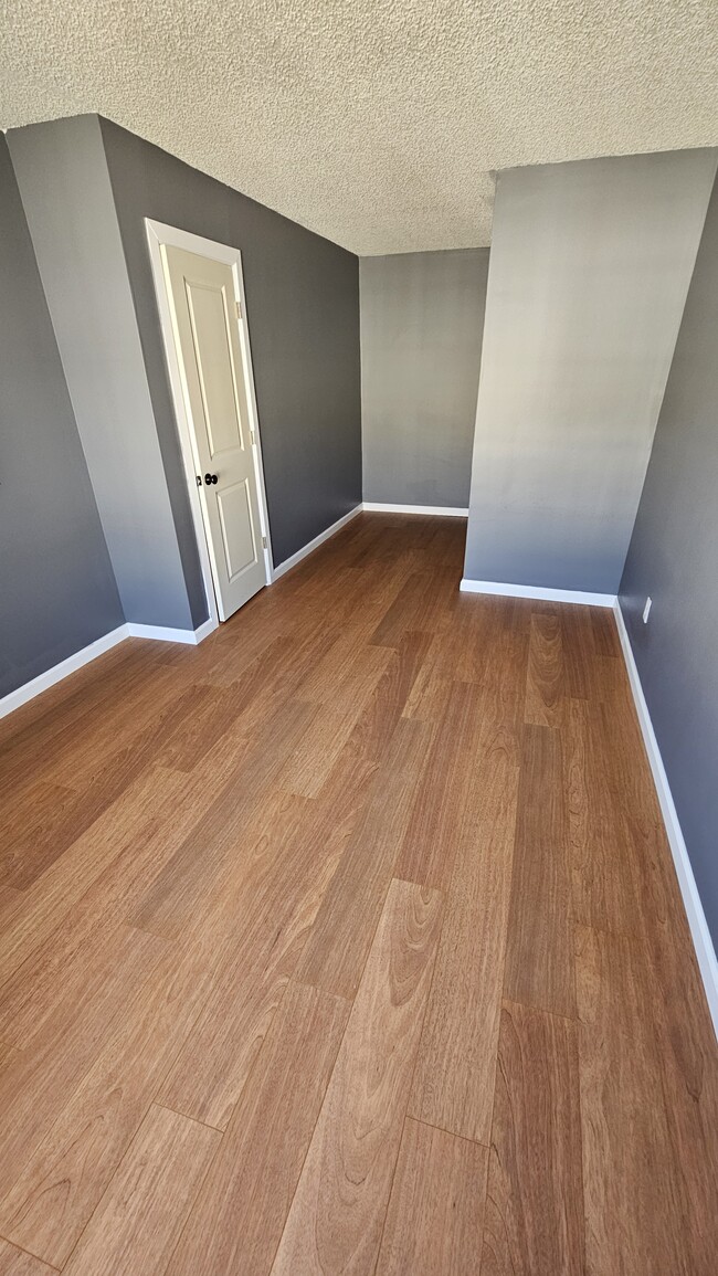 Building Photo - 10991 Oak Grv Cir