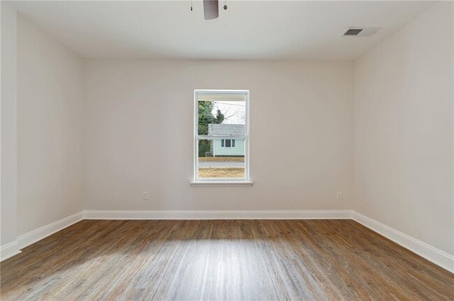 Building Photo - 104 Klassing St SW