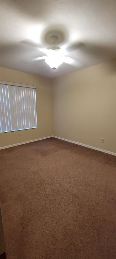 Building Photo - 3/2: Enjoy this nice spacious home in Sunrise.