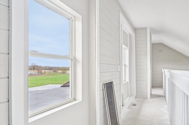 Building Photo - 1406 Busse Rd